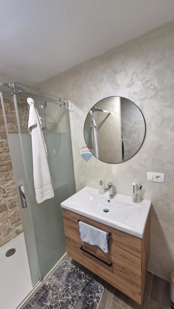 Istria, Barban, Hrboki – Casa in pietra con piscina, 100 m²