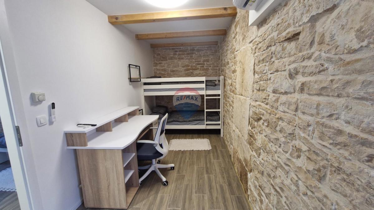 Istria, Barban, Hrboki – Casa in pietra con piscina, 100 m²