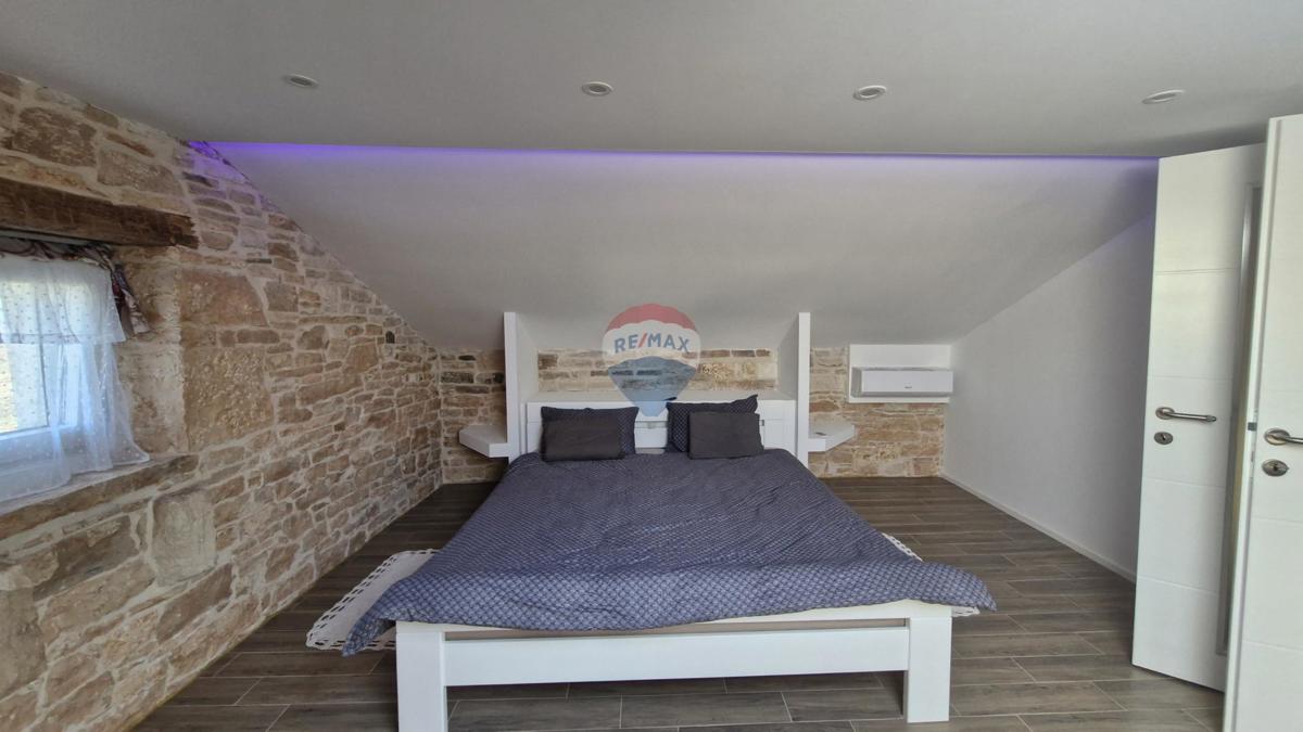 Istria, Barban, Hrboki – Casa in pietra con piscina, 100 m²
