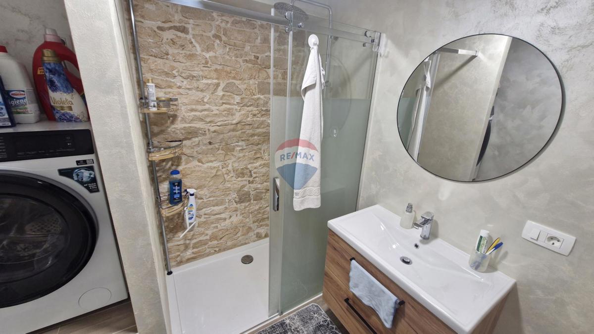 Istria, Barban, Hrboki – Casa in pietra con piscina, 100 m²