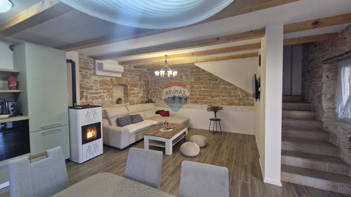 Istria, Barban, Hrboki – Casa in pietra con piscina, 100 m²