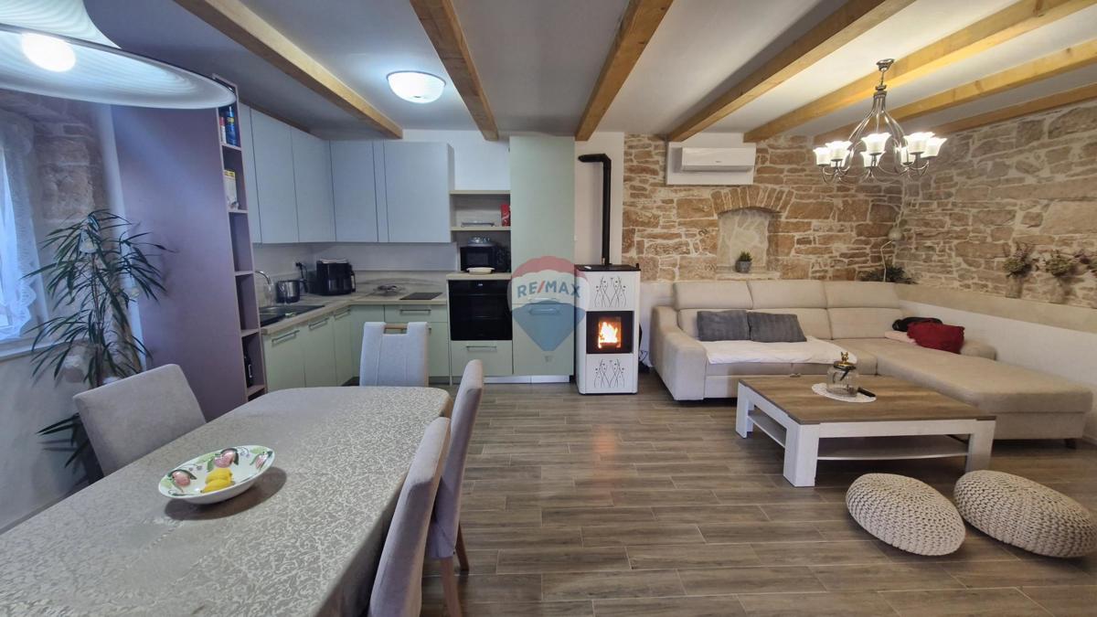 Istria, Barban, Hrboki – Casa in pietra con piscina, 100 m²