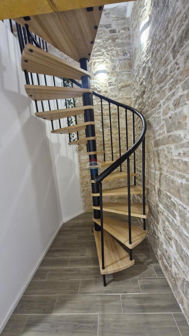 Istria, Barban, Hrboki – Casa in pietra con piscina, 100 m²