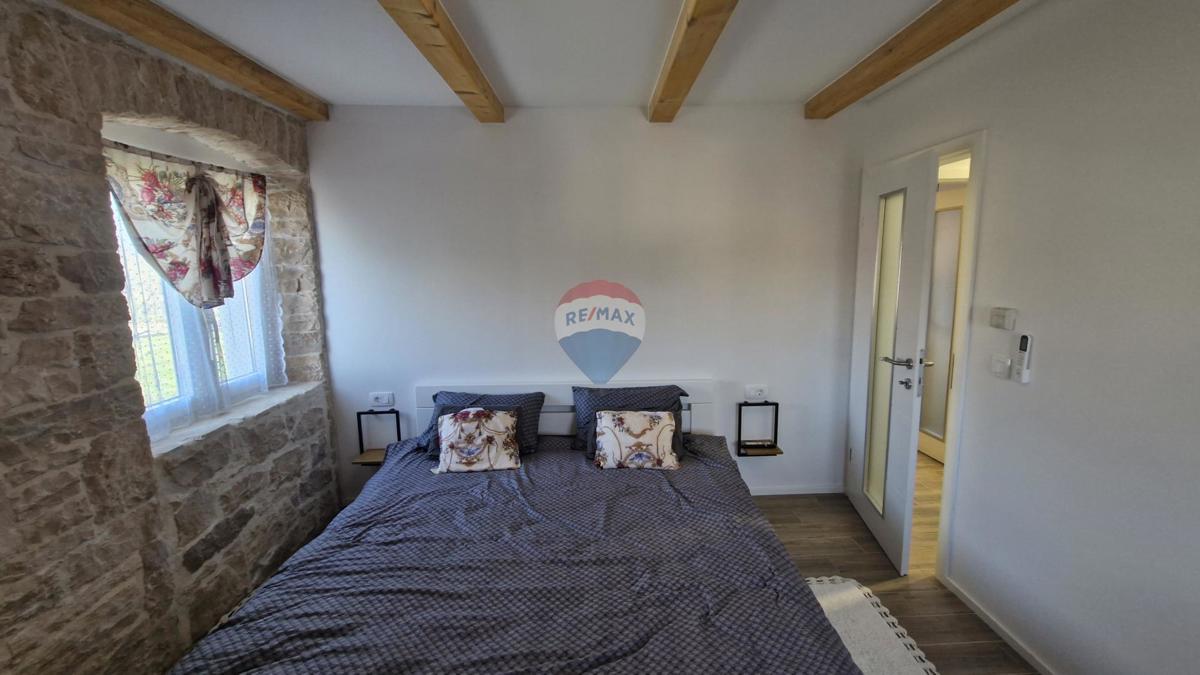 Istria, Barban, Hrboki – Casa in pietra con piscina, 100 m²