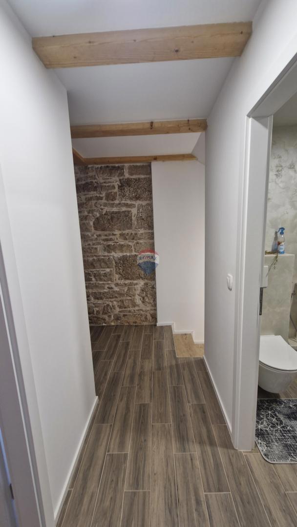 Istria, Barban, Hrboki – Casa in pietra con piscina, 100 m²