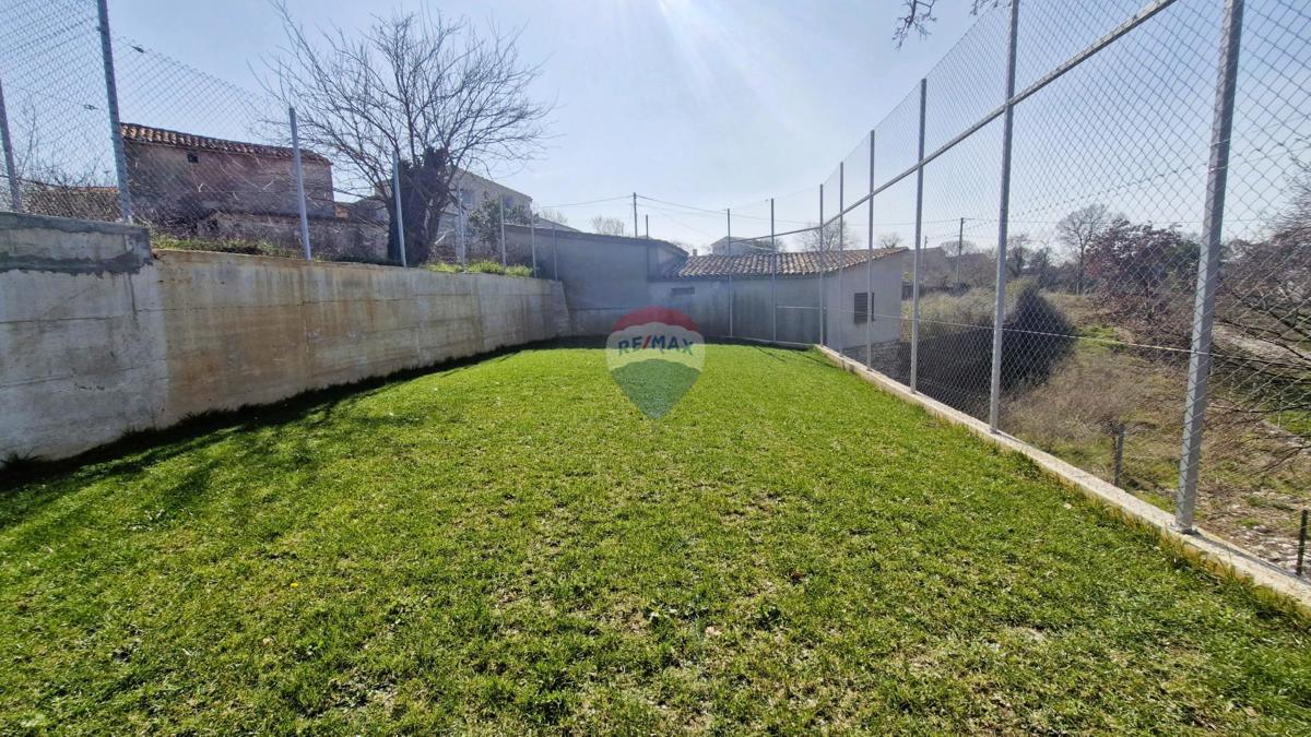 Istria, Barban, Hrboki – Casa in pietra con piscina, 100 m²