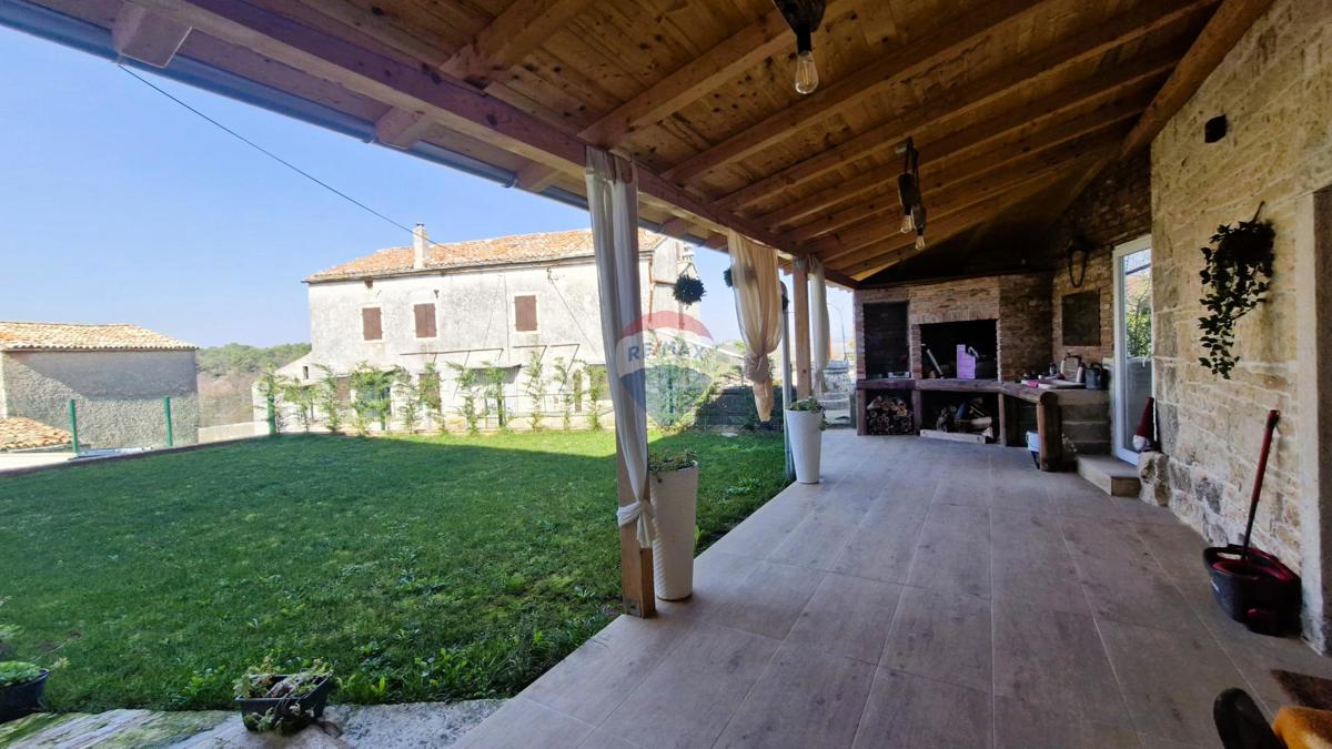 Istria, Barban, Hrboki – Casa in pietra con piscina, 100 m²