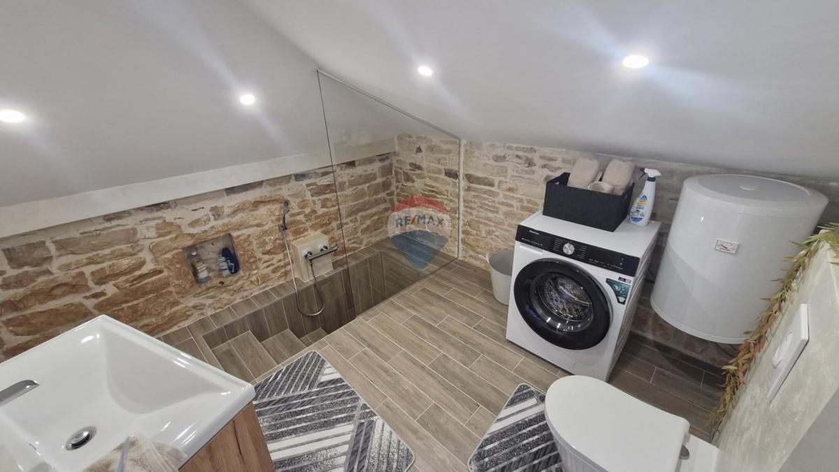 Istria, Barban, Hrboki – Casa in pietra con piscina, 100 m²