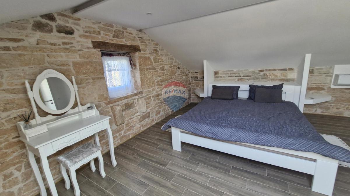 Istria, Barban, Hrboki – Casa in pietra con piscina, 100 m²