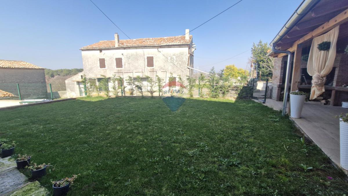 Istria, Barban, Hrboki – Casa in pietra con piscina, 100 m²