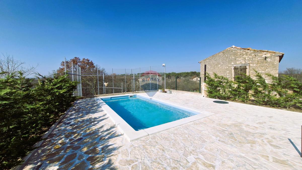 Istria, Barban, Hrboki – Casa in pietra con piscina, 100 m²