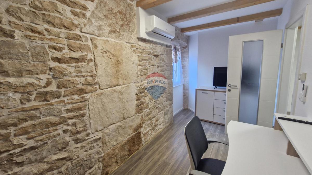 Istria, Barban, Hrboki – Casa in pietra con piscina, 100 m²