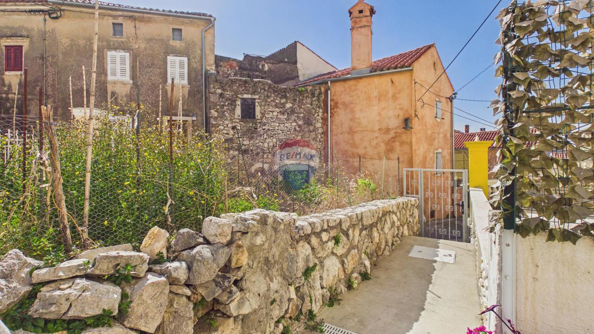 Krk, Omišalj | Autentica casa in pietra con 2 camere da letto e terrazza