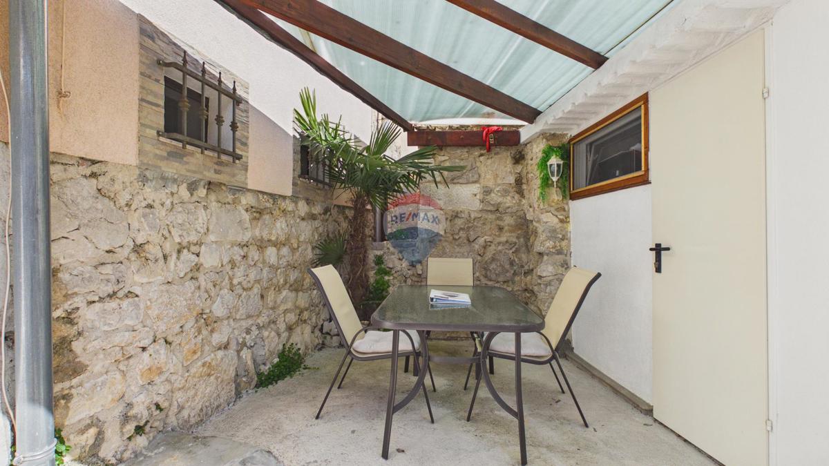 Krk, Omišalj | Autentica casa in pietra con 2 camere da letto e terrazza