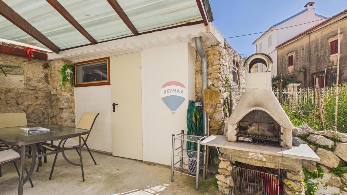 Krk, Omišalj | Autentica casa in pietra con 2 camere da letto e terrazza