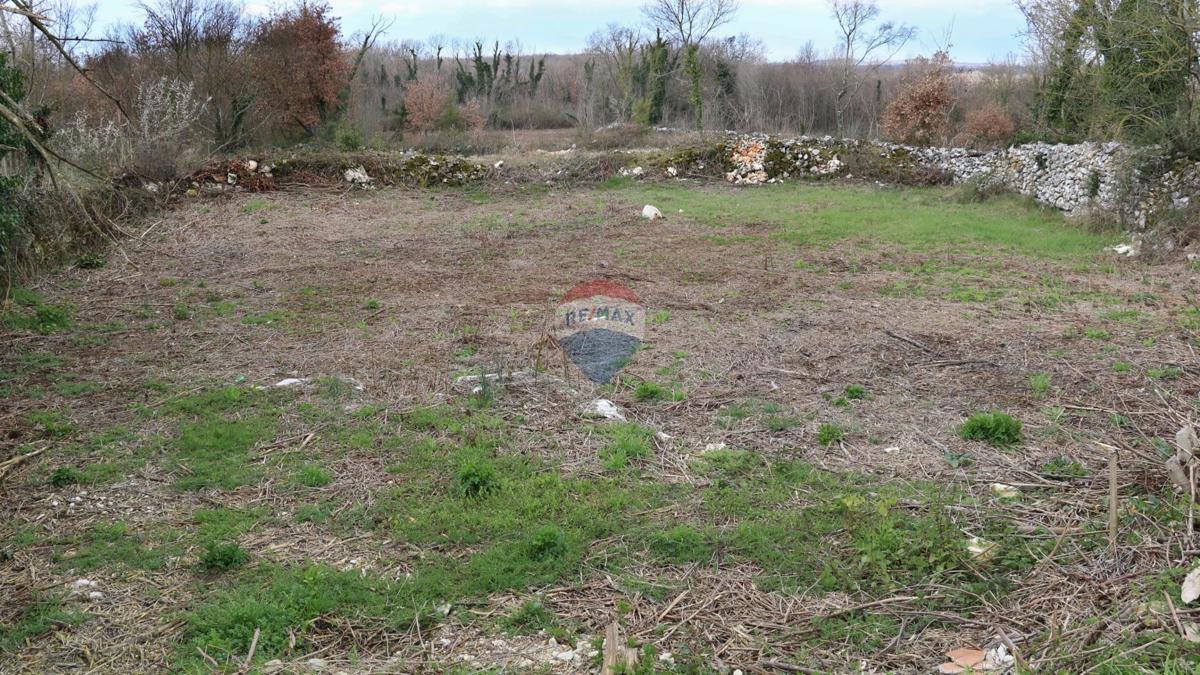 Terreno edificabile Tinjan, 605m2