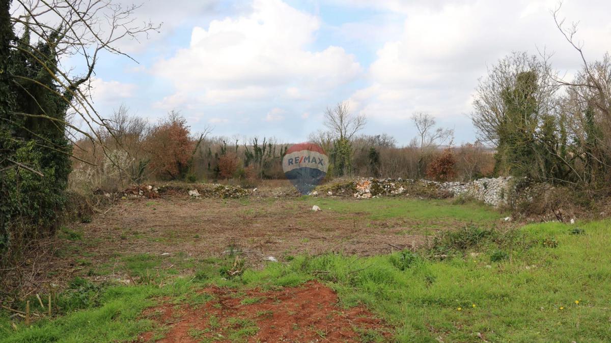 Terreno edificabile Tinjan, 605m2