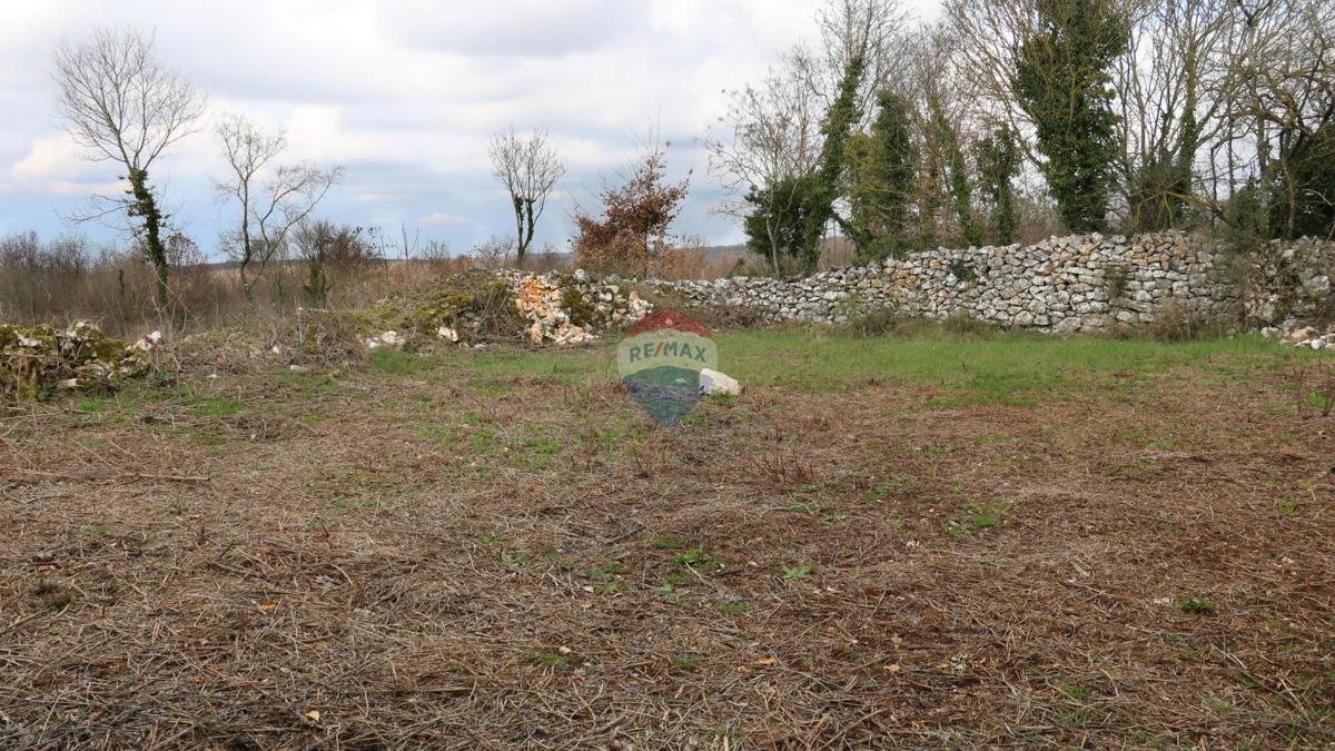 Terreno edificabile Tinjan, 605m2