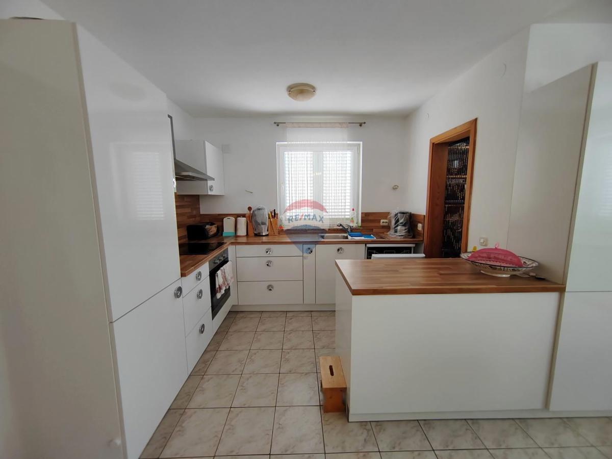 Casa Malinska, Malinska-Dubašnica, 243m2