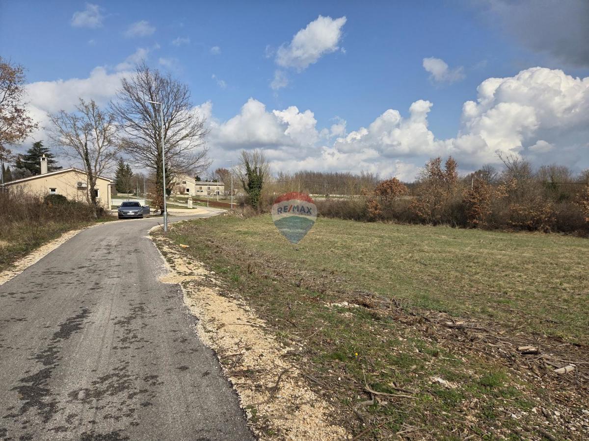 Terreno edificabile Kanfanar, 640m2