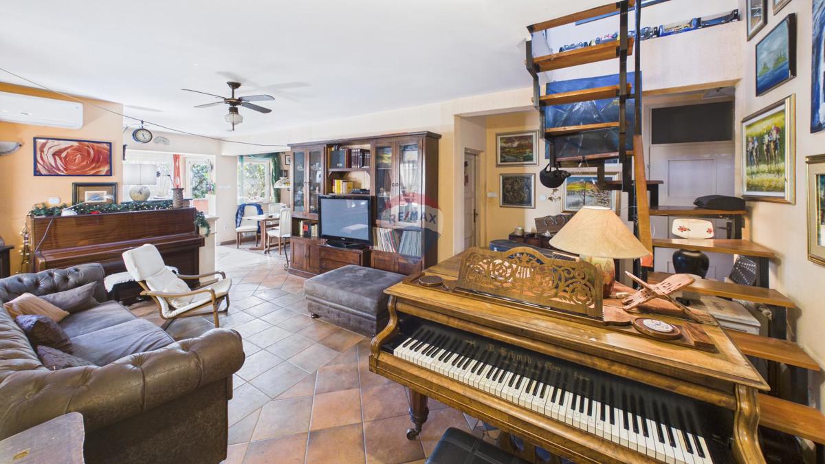 Casa Rudeš, Trešnjevka - Sjever, 251m2