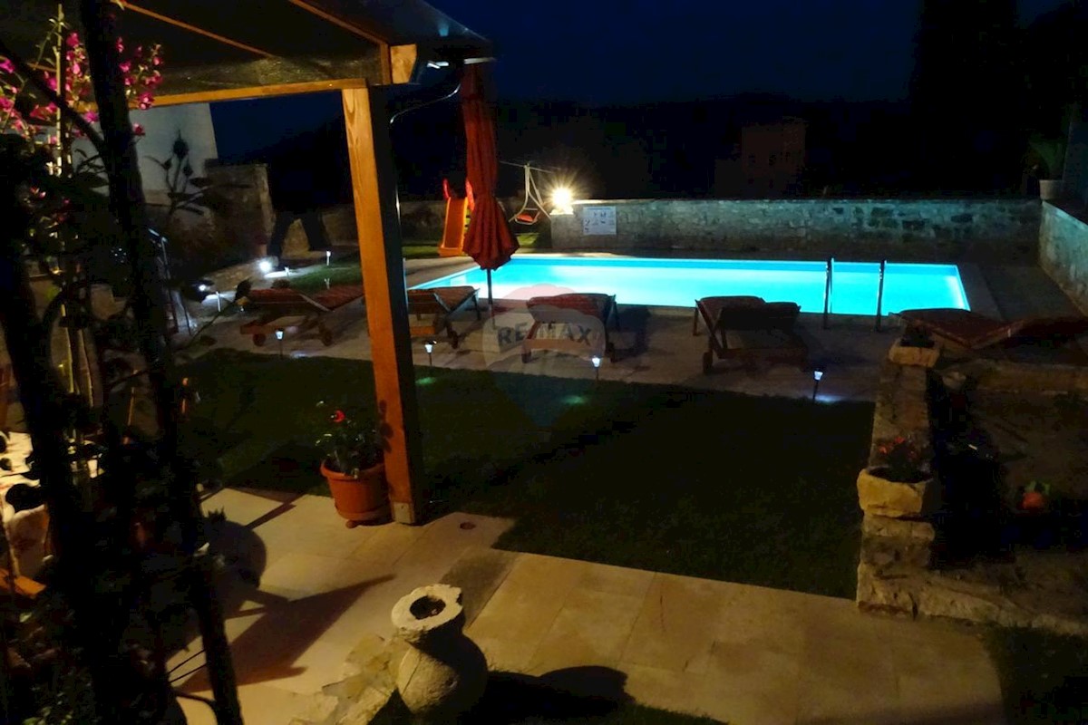 Villa Singola/Casa Vacanza Oprtalj, 154,70m2