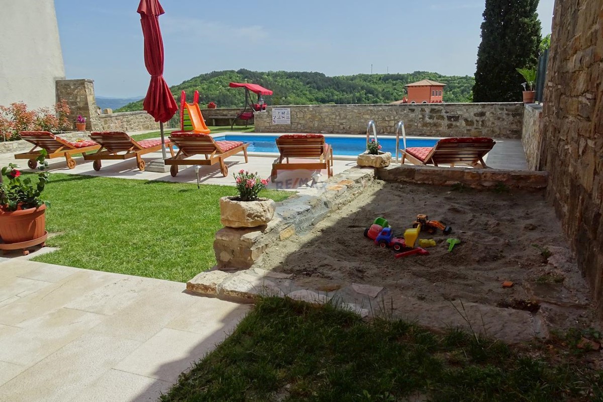 Villa Singola/Casa Vacanza Oprtalj, 154,70m2