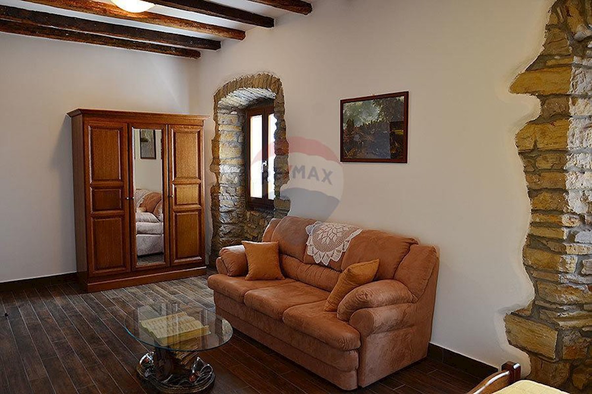 Villa Singola/Casa Vacanza Oprtalj, 154,70m2