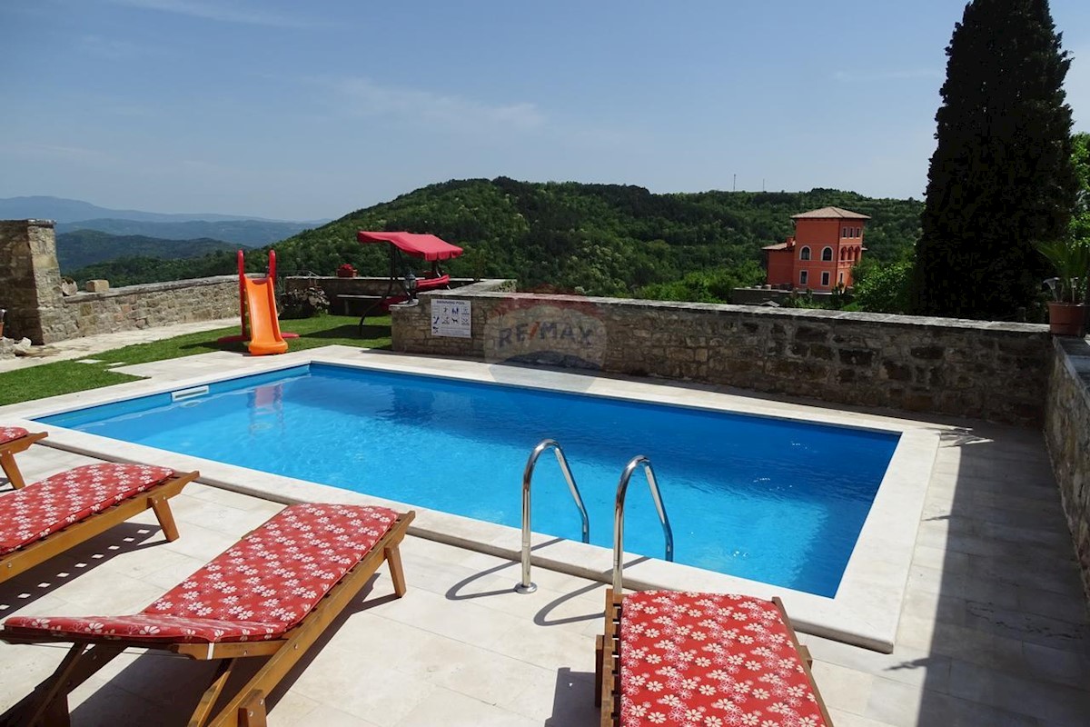 Villa Singola/Casa Vacanza Oprtalj, 154,70m2