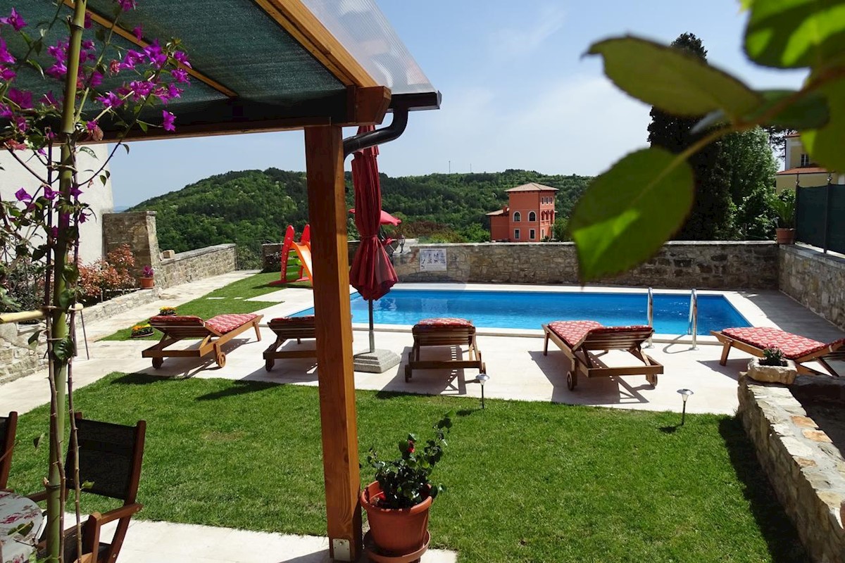 Villa Singola/Casa Vacanza Oprtalj, 154,70m2