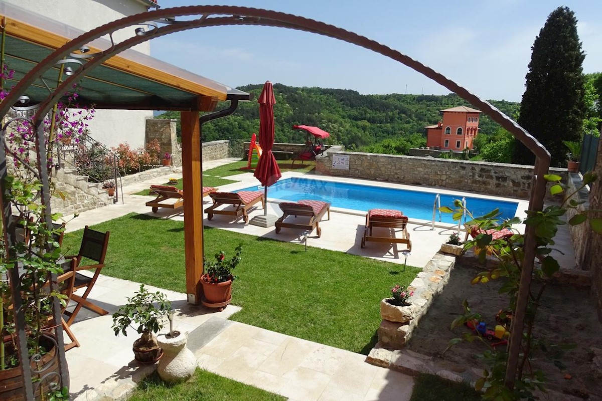 Villa Singola/Casa Vacanza Oprtalj, 154,70m2