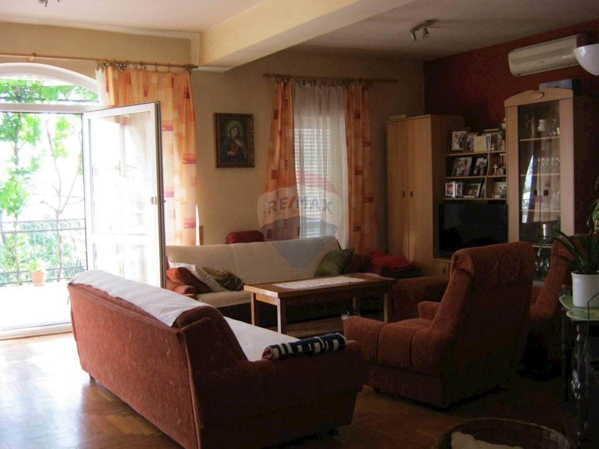 Villa Singola/Casa Vacanza Novi Vinodolski, 890m2