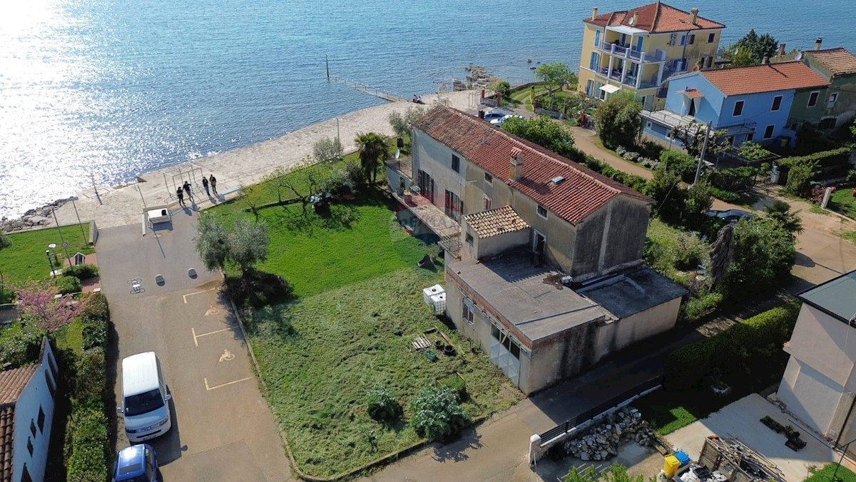 Istria, Novigrad, casa autoctona istriana con giardino - a soli 30 metri dal mare