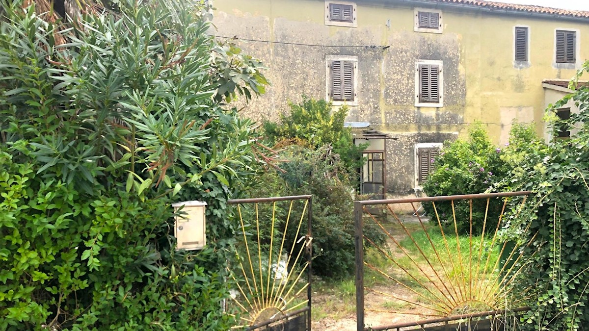 Istria, Novigrad, casa autoctona istriana con giardino - a soli 30 metri dal mare