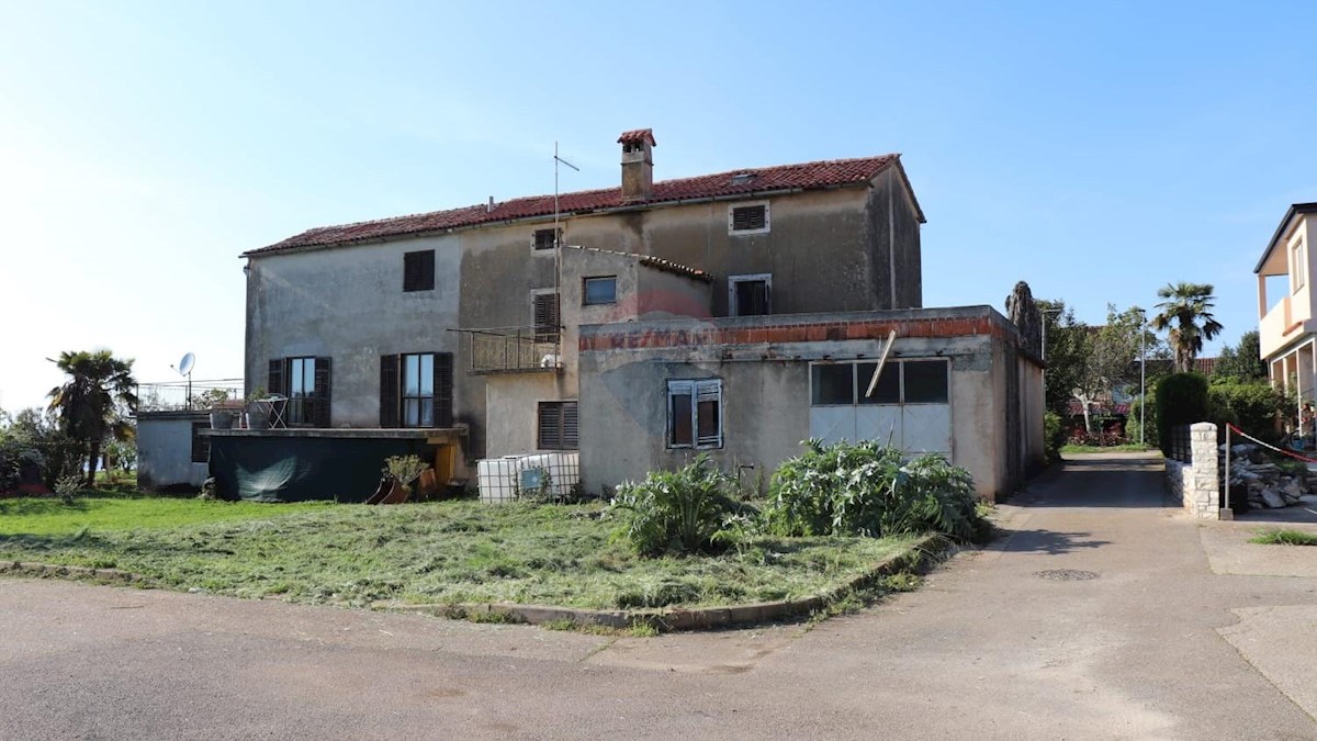 Istria, Novigrad, casa autoctona istriana con giardino - a soli 30 metri dal mare