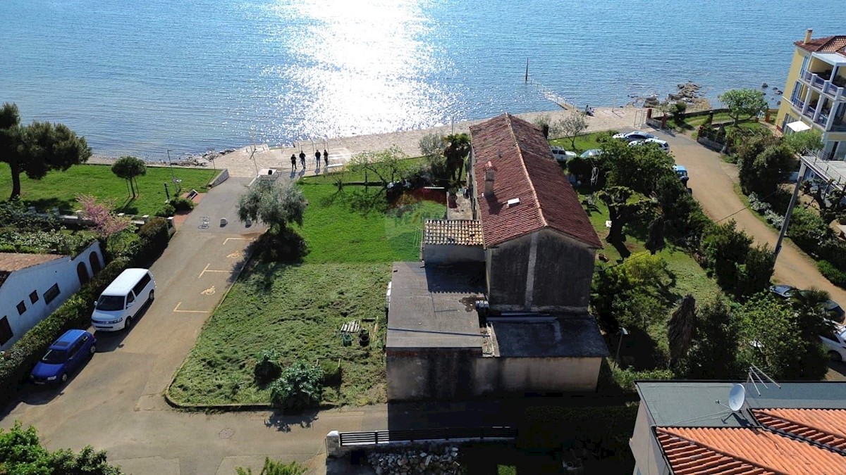 Istria, Novigrad, casa autoctona istriana con giardino - a soli 30 metri dal mare