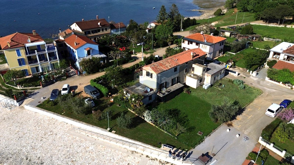 Istria, Novigrad, casa autoctona istriana con giardino - a soli 30 metri dal mare