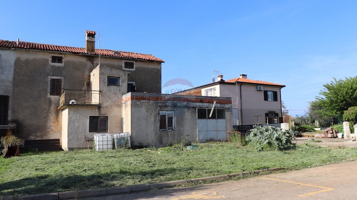 Istria, Novigrad, casa autoctona istriana con giardino - a soli 30 metri dal mare