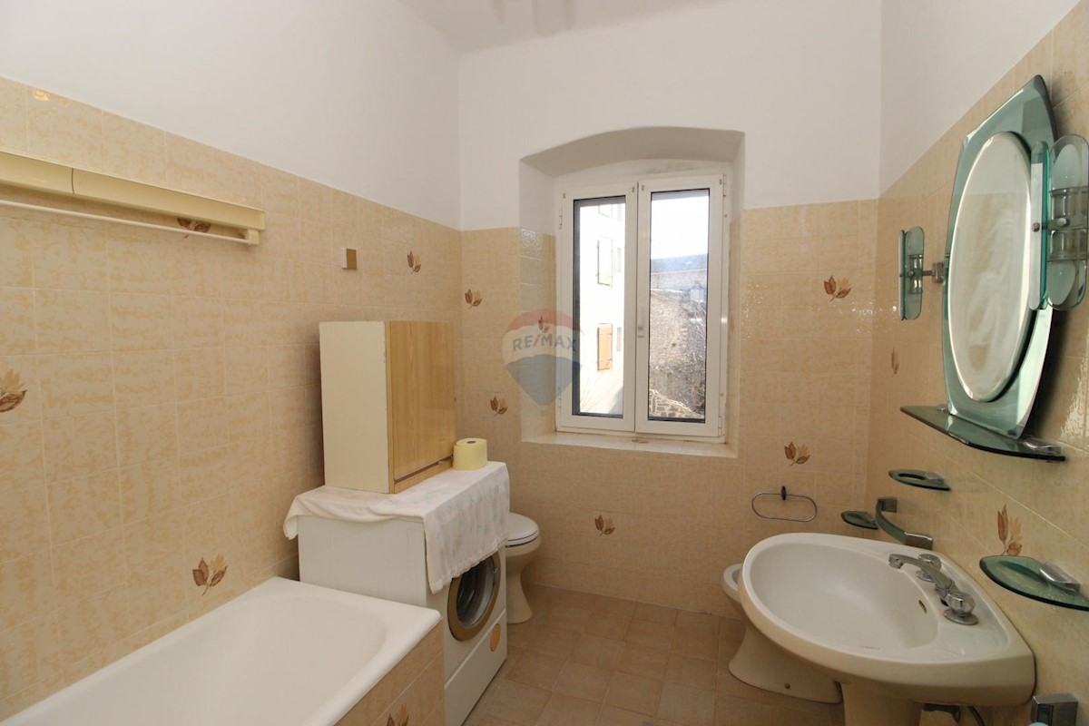 Bale, Istria, casa di charme con spazio commerciale, in posizione perfetta nel centro di Bale