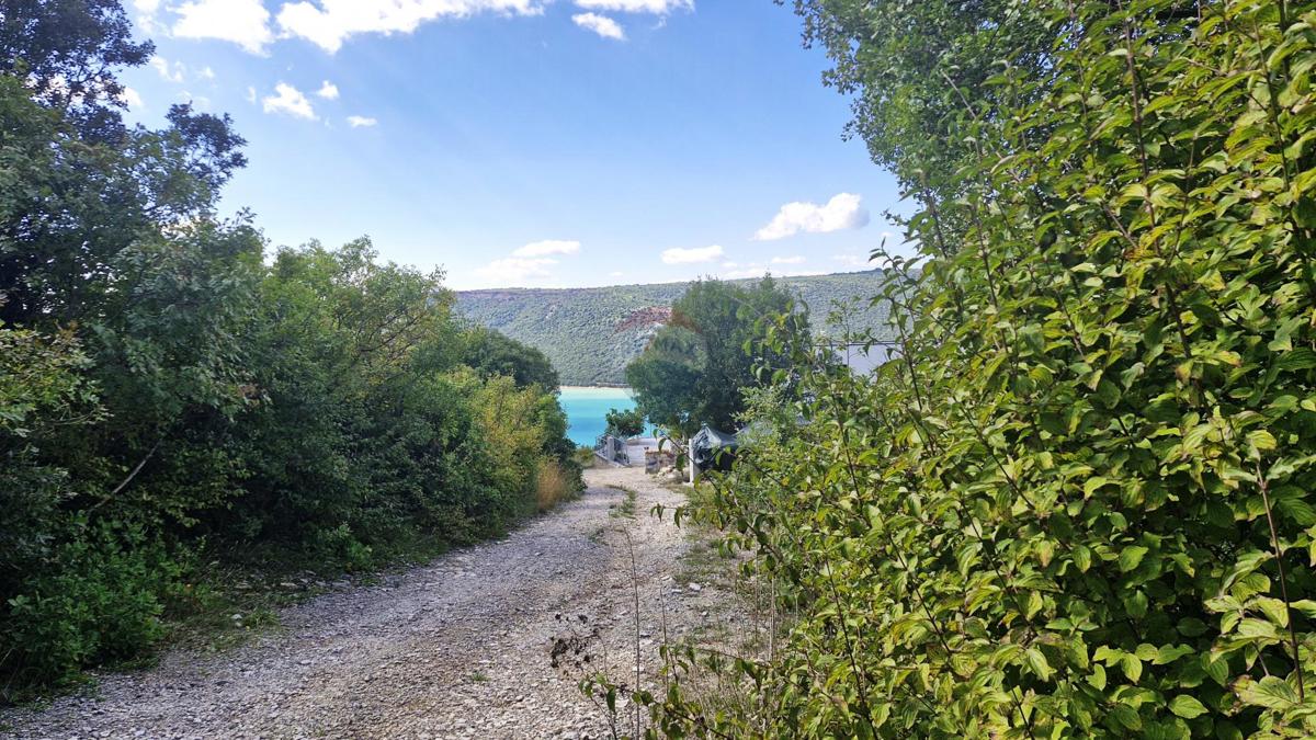 Terreno Edificabile con Vista Mare, Vicino alla Spiaggia e a Trget