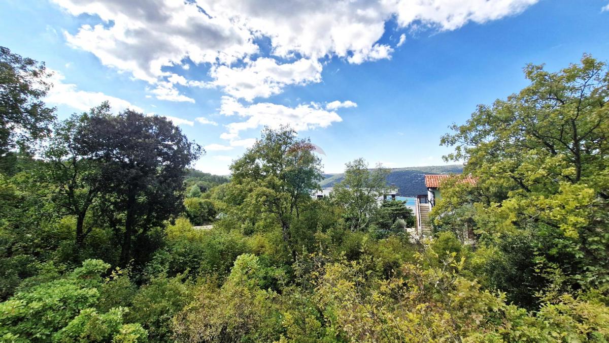 Terreno Edificabile con Vista Mare, Vicino alla Spiaggia e a Trget