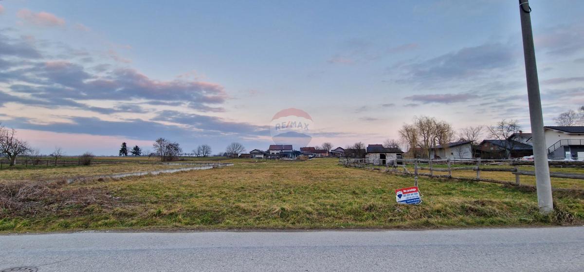 Terreno edificabile Odranski Obrež, Brezovica, 1.087m2