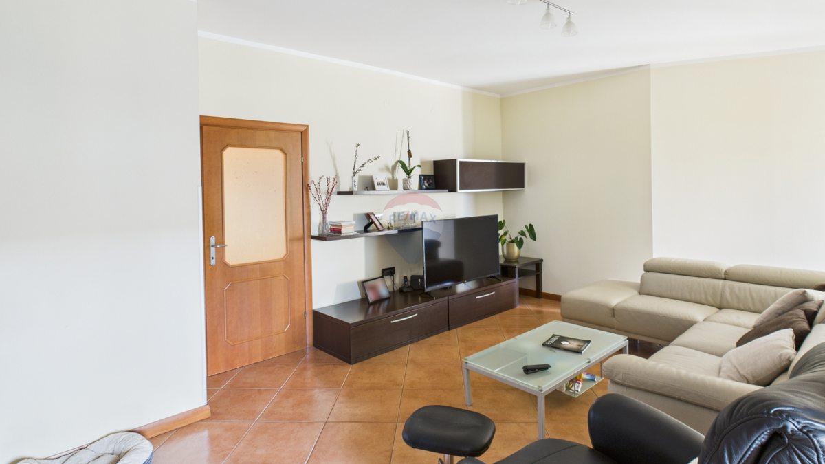 ISTRIA, ŽMINJ – Appartamento con giardino, cucina estiva e cantina