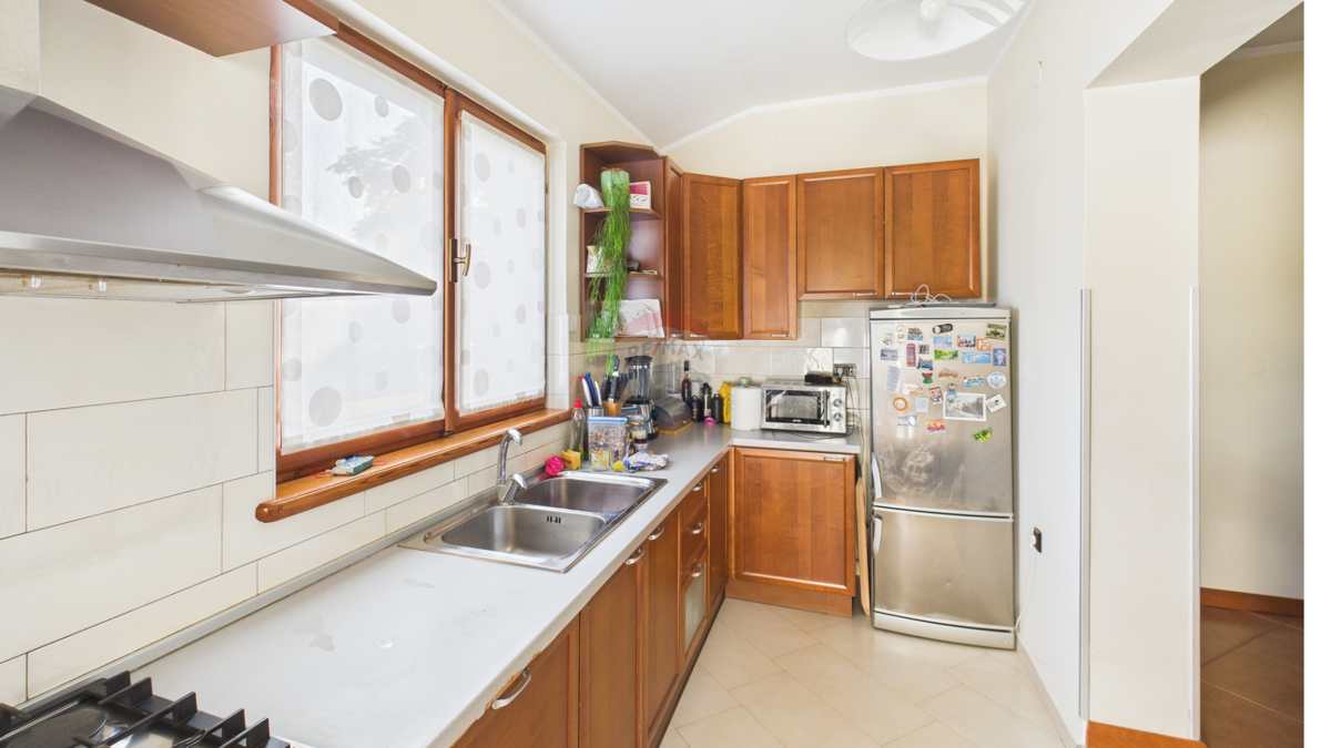 ISTRIA, ŽMINJ – Appartamento con giardino, cucina estiva e cantina