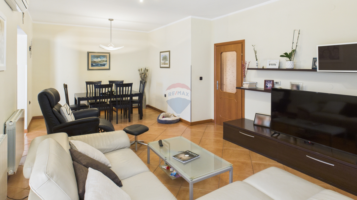 ISTRIA, ŽMINJ – Appartamento con giardino, cucina estiva e cantina