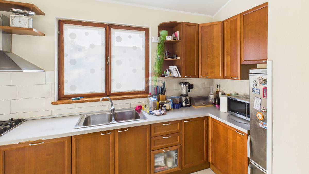 ISTRIA, ŽMINJ – Appartamento con giardino, cucina estiva e cantina