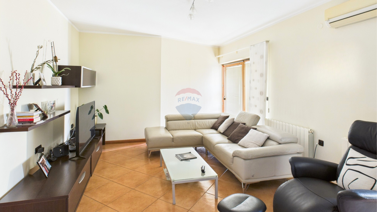 ISTRIA, ŽMINJ – Appartamento con giardino, cucina estiva e cantina