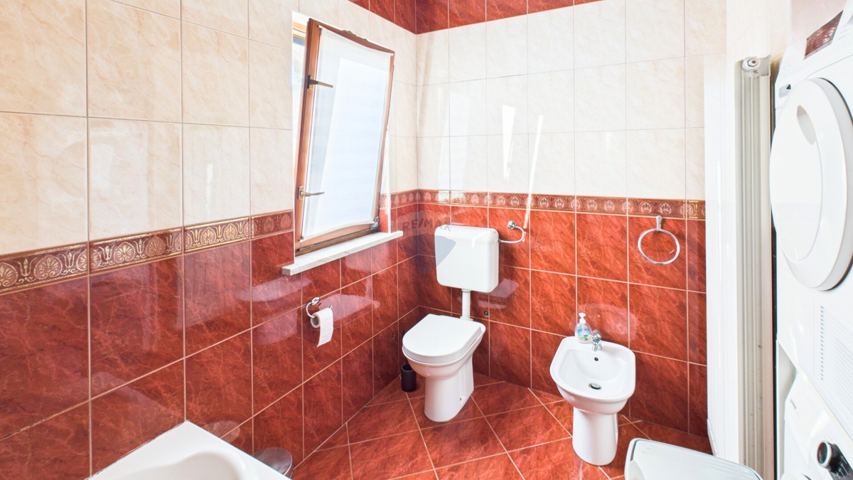 ISTRIA, ŽMINJ – Appartamento con giardino, cucina estiva e cantina