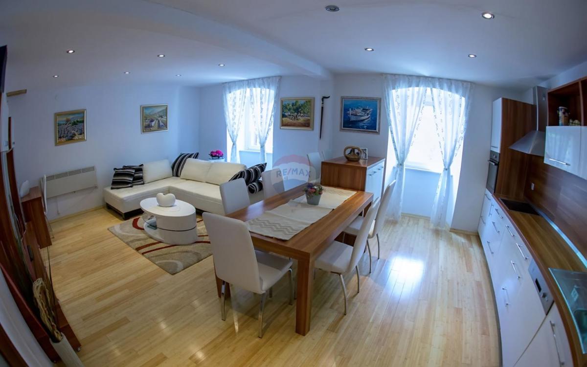 Casa Karlobag, 260m2