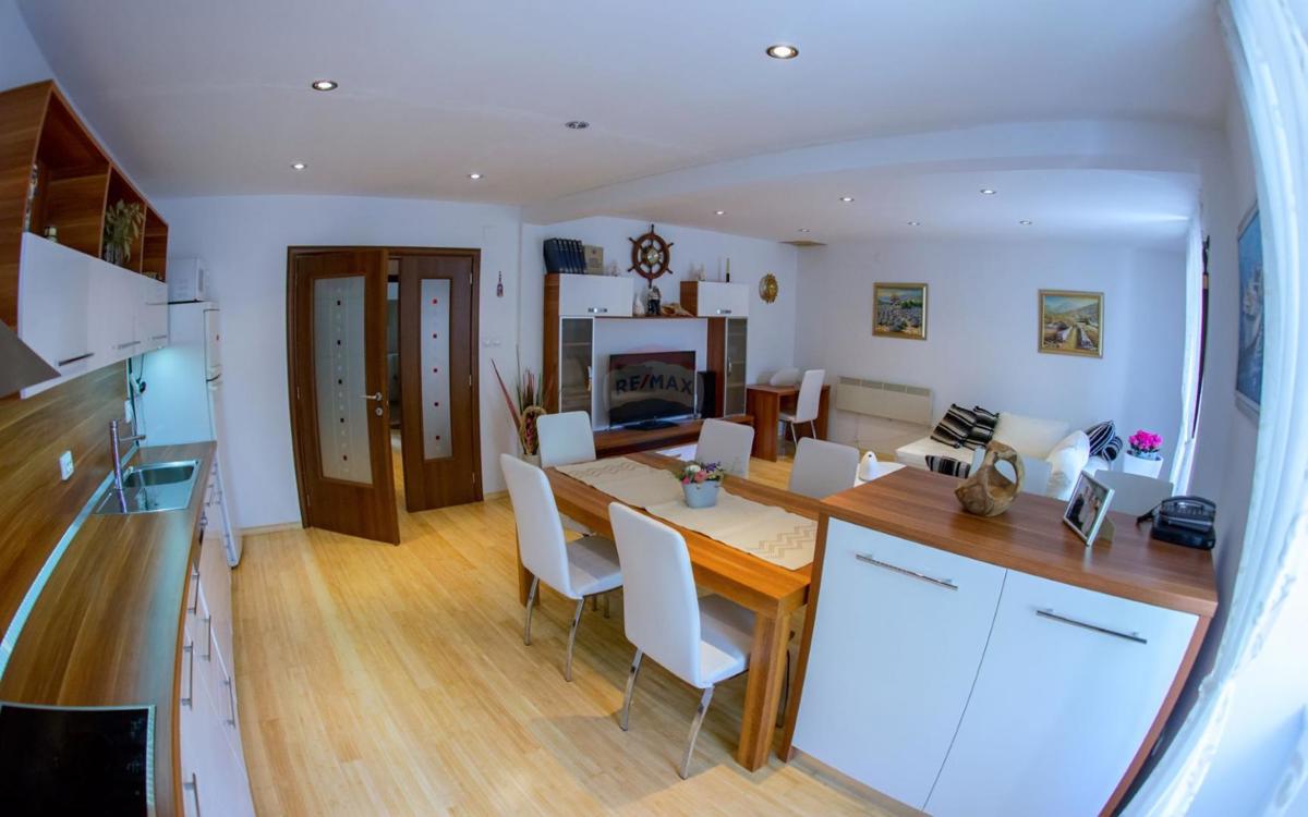 Casa Karlobag, 260m2